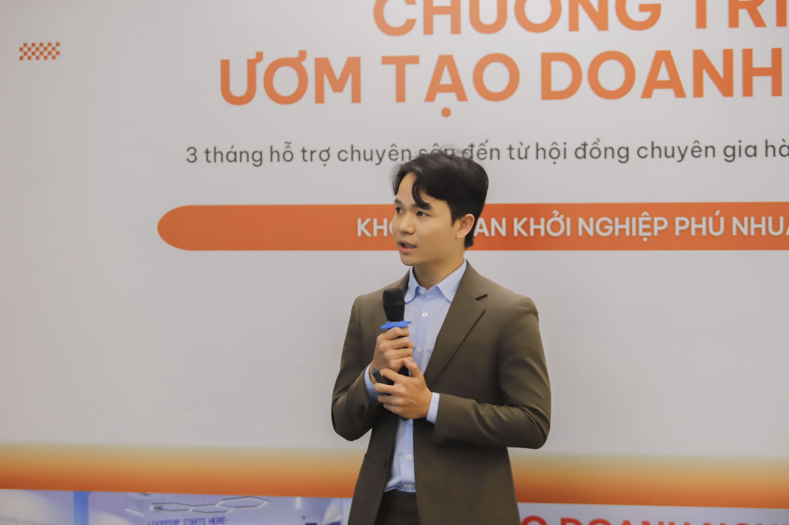 Đại diện HINU chia sẻ câu chuyện và những dự án đã và đang triển khai tại HINU