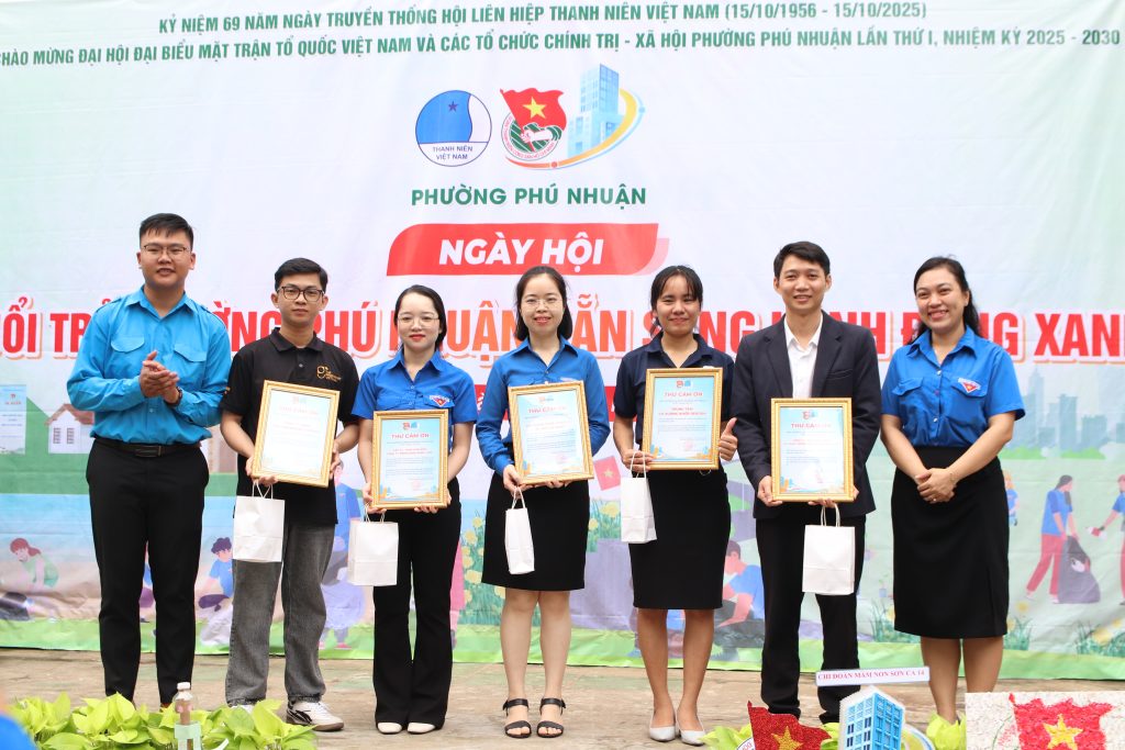 Founder HINU - BS. Trương Công Hậu nhận thư cảm ơn từ chương trình